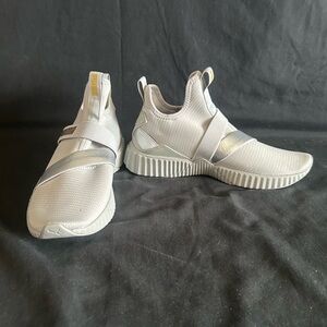 New Puma Woman’s Defy Mid Cross Gray and Gold